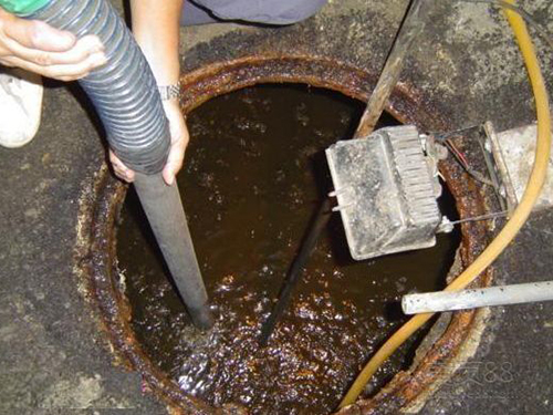 新兴镇隔油池清理